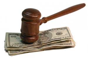 La Cassazione sulle spese: la liquidazione in sentenza non vincola il difensore nei confronti del cliente